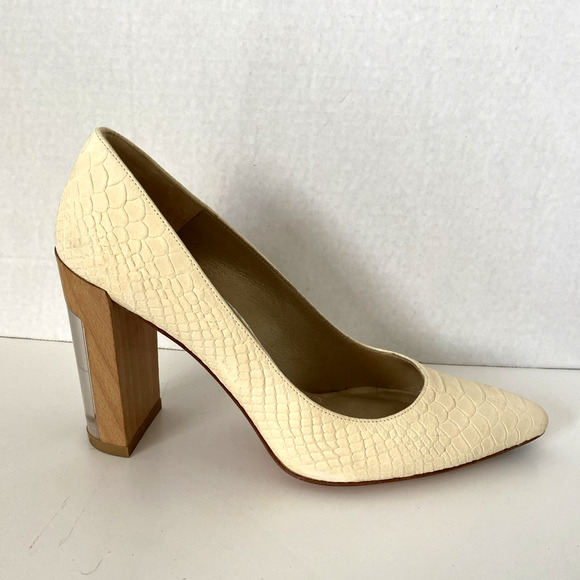 Stuart Weitzman Laney Pump Ivory Cream Snake Embossed Leather Point Wood Clear 7 - Picture 2 of 10
